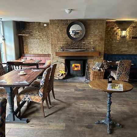 The Golden Pheasant Inn Burford Buitenkant foto