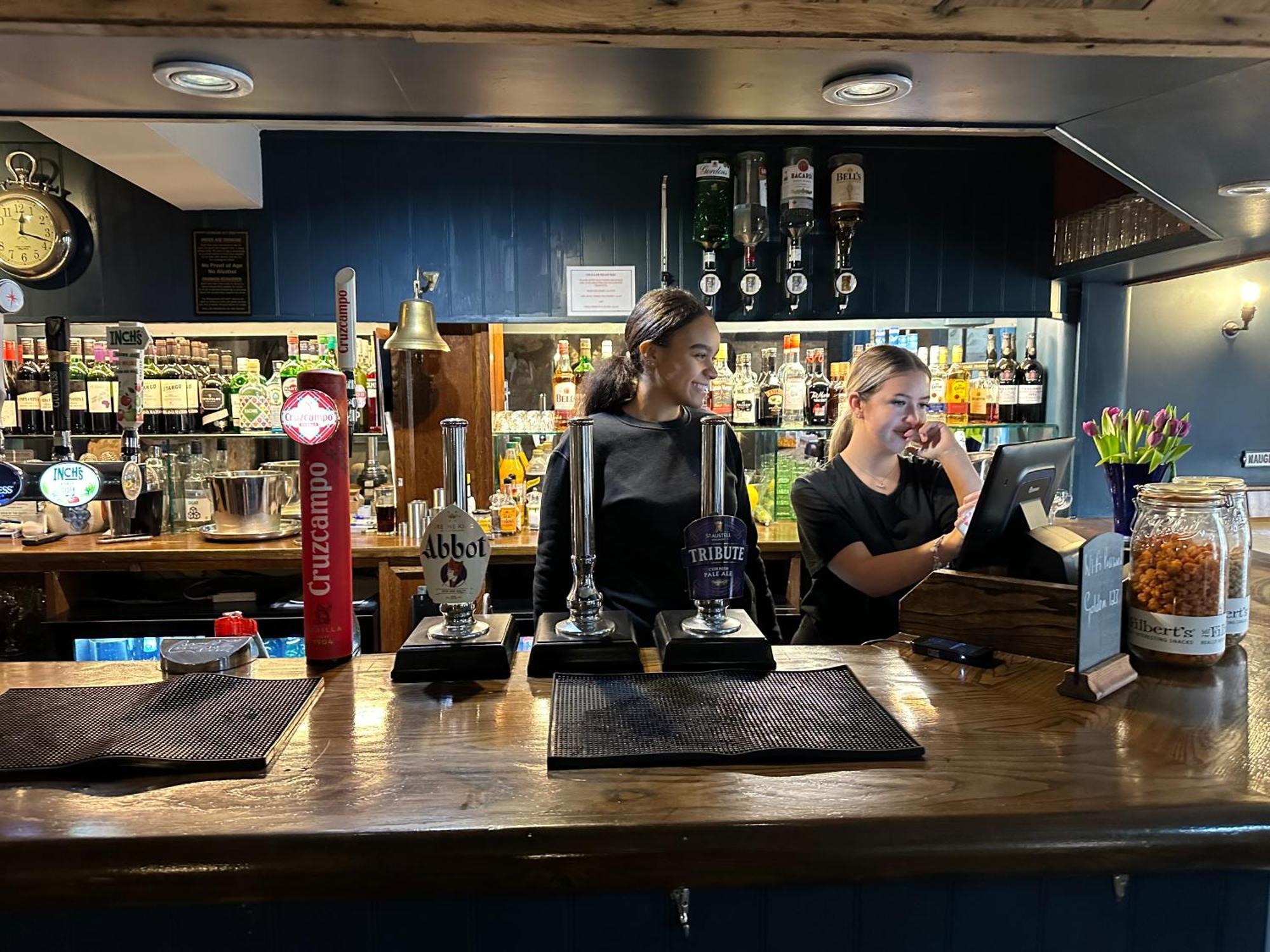 The Golden Pheasant Inn Burford Buitenkant foto